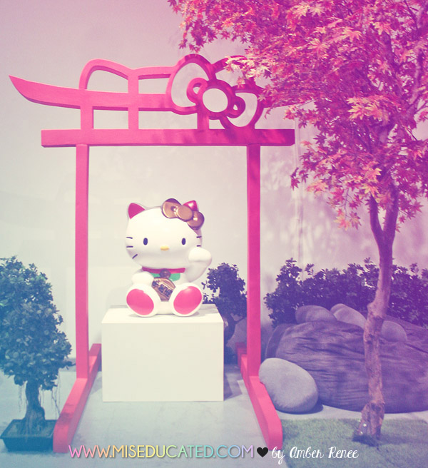Hello Kitty Maneki Neko Shrine
